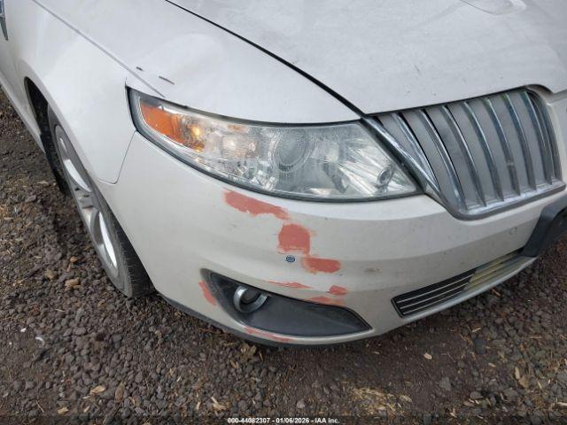 Lincoln MKS Image 10