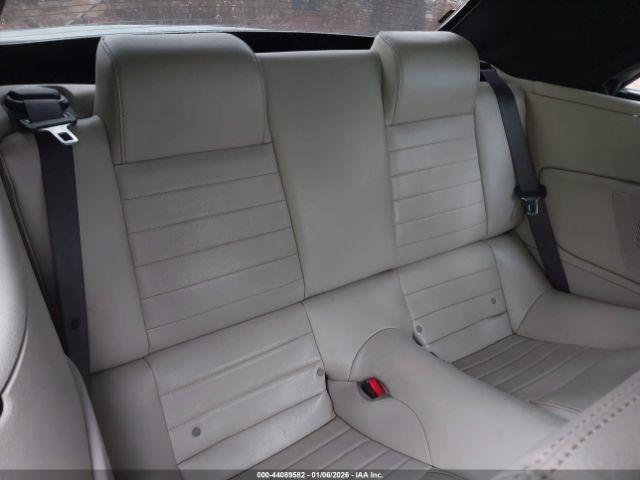 Ford Mustang Image 9