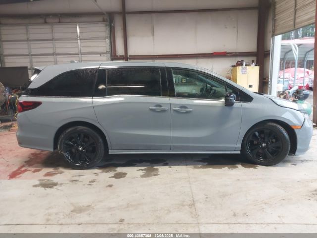 Honda Odyssey Sport Image 14