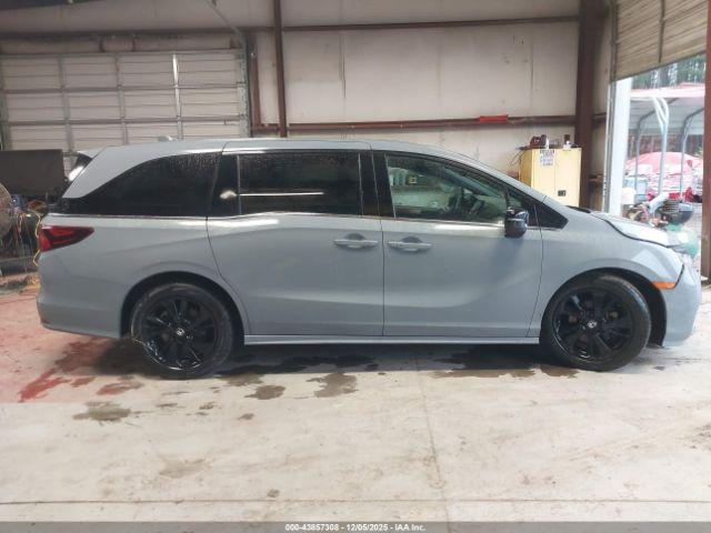 Honda Odyssey Sport Image 14