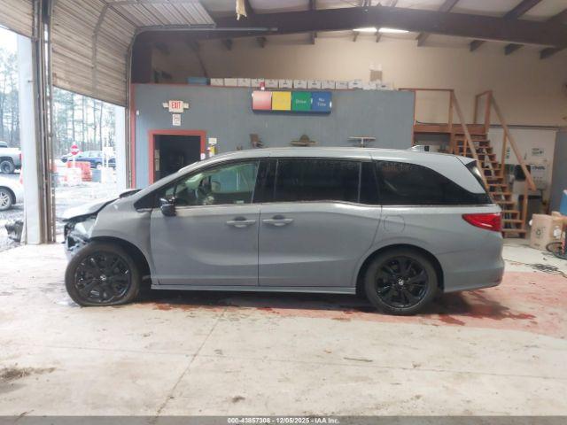 Honda Odyssey Sport Image 6