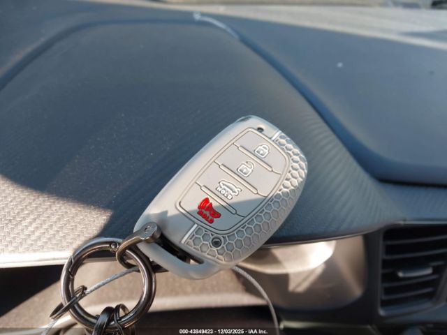 Hyundai ELANTRA Value Edition Image 11