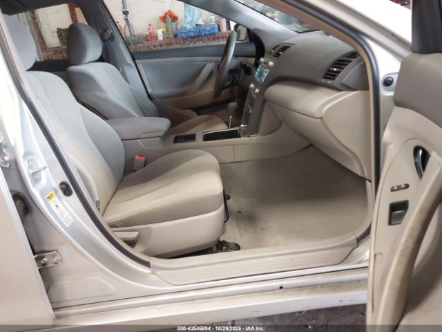 Toyota Camry Image 12