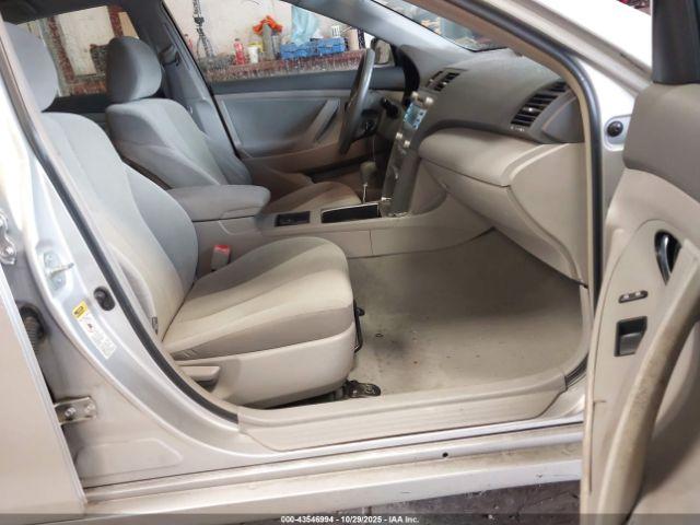 Toyota Camry Image 12