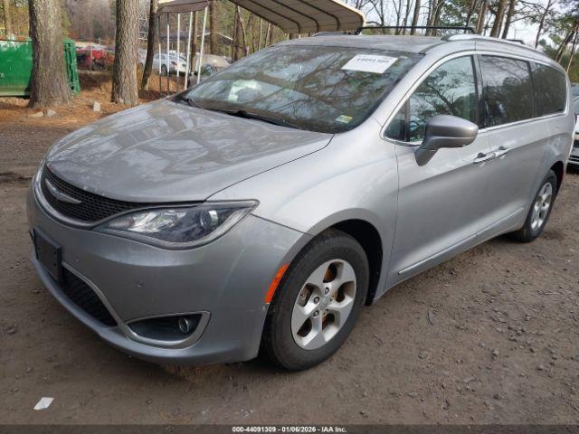 Chrysler Pacifica Touring-l Plus Image 4