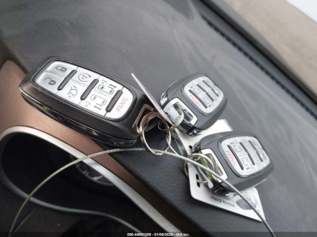 Chrysler Pacifica Touring-l Plus Image 10