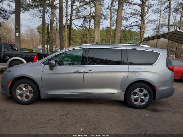 Chrysler Pacifica Touring-l Plus Image 7