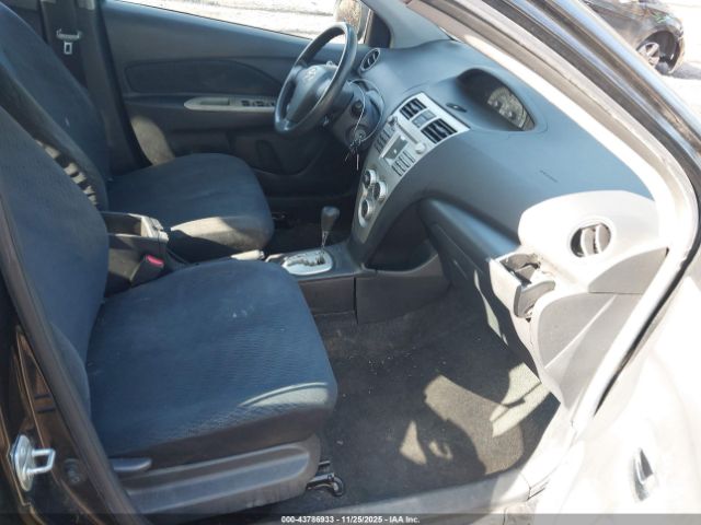 Toyota Yaris Image 10