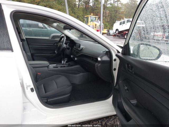 Nissan Altima S Fwd Image 3