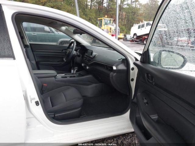 Nissan Altima S Fwd Image 3