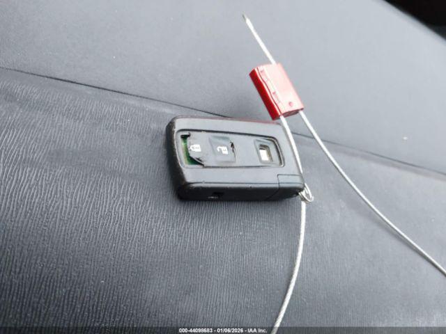 Toyota Prius Image 2