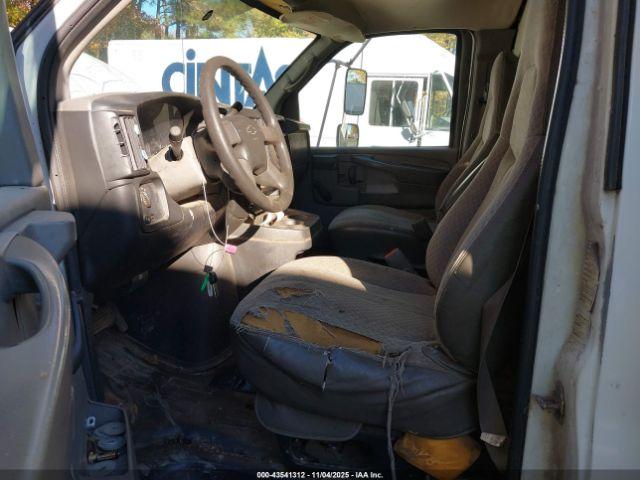 Chevrolet Express Image 14