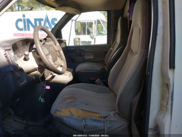 Chevrolet Express Image 5