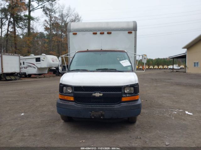 Chevrolet Express Image 12