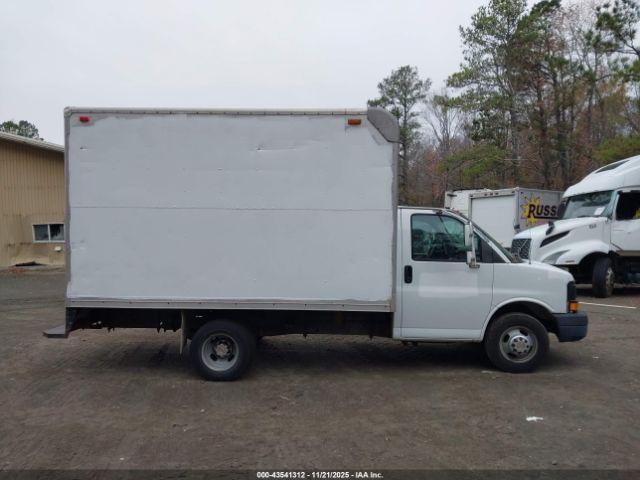 Chevrolet Express Image 8