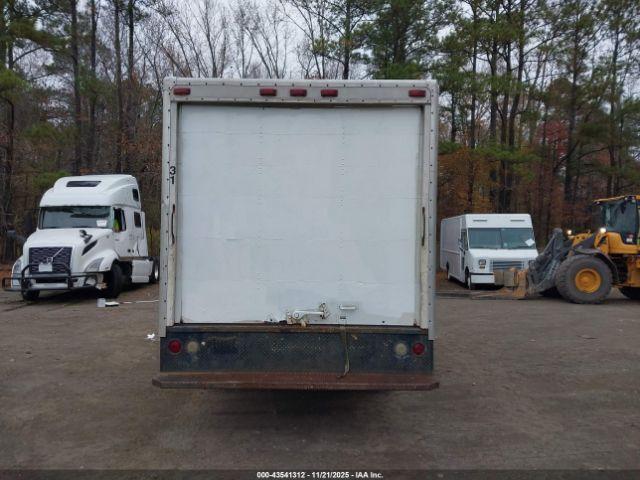 Chevrolet Express Image 9