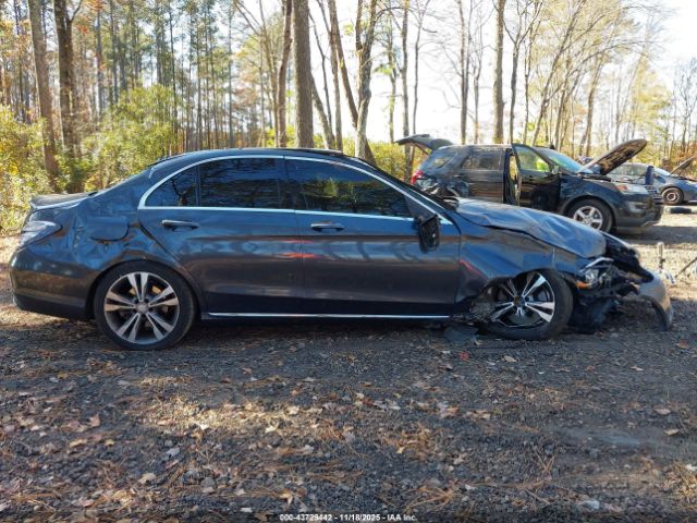 Mercedes-Benz C-Class Image 4