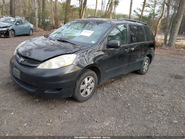 Toyota Sienna Le Image 8