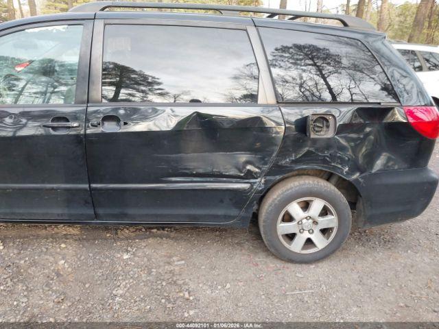 Toyota Sienna Le Image 2