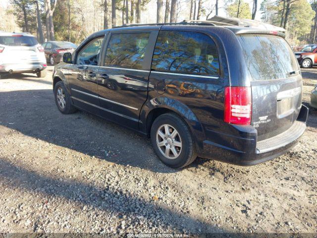 Chrysler Town & Country Touring Image 10