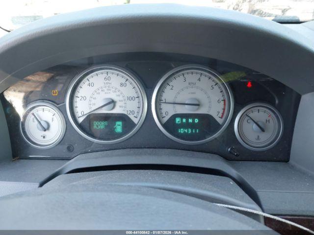 Chrysler Town & Country Touring Image 9