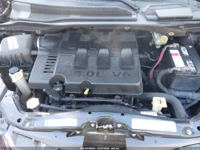 Chrysler Town & Country Touring Image 3