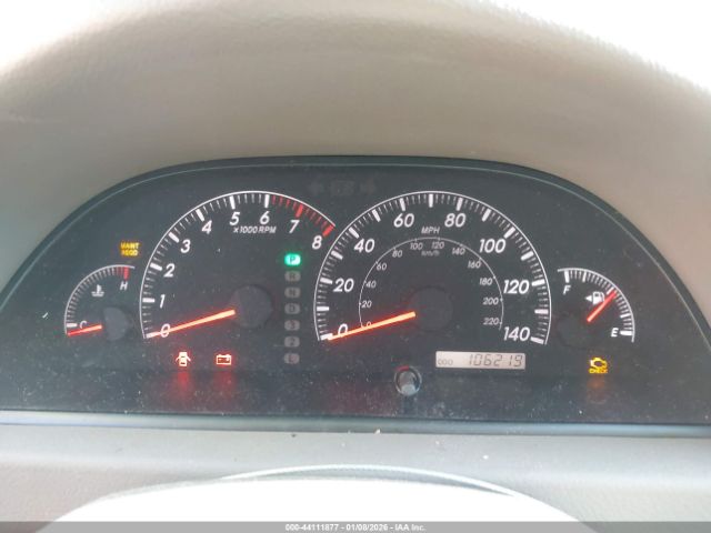 Toyota Camry Le Image 8