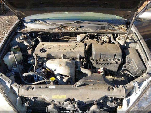 Toyota Camry Le Image 6