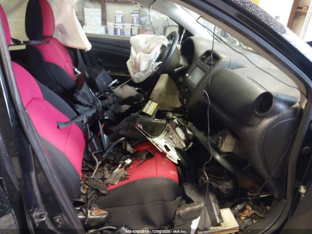 Nissan Versa 1.6 S+ Image 15