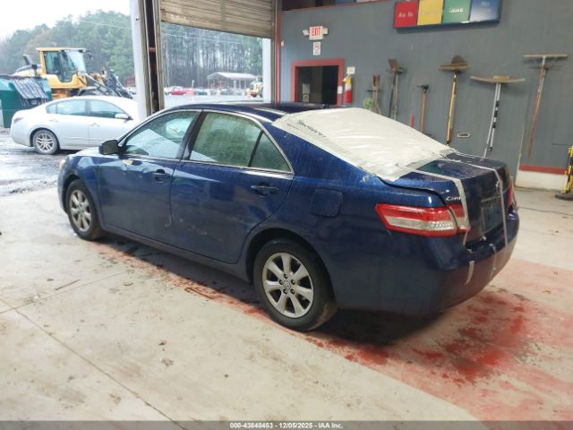 Toyota Camry Le Image 4