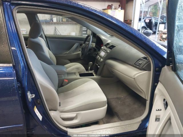 Toyota Camry Le Image 3