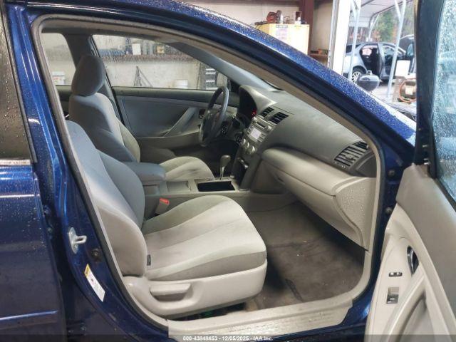 Toyota Camry Le Image 3