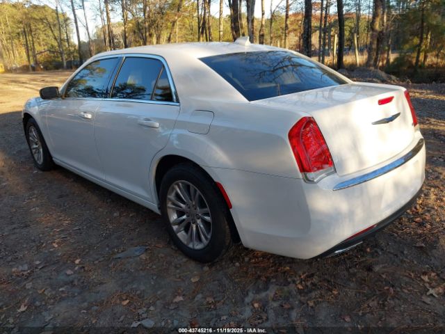 Chrysler 300 Touring L Image 12
