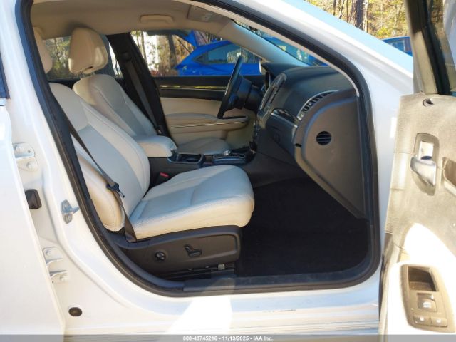 Chrysler 300 Touring L Image 3