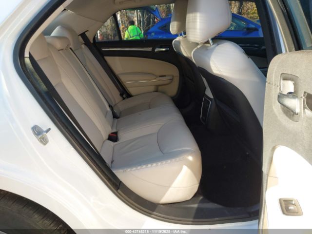 Chrysler 300 Touring L Image 6