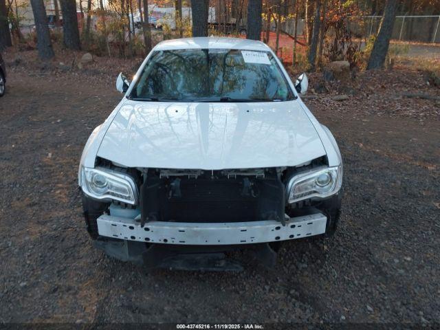 Chrysler 300 Touring L Image 16