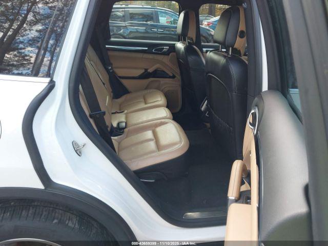 Porsche Cayenne Image 14