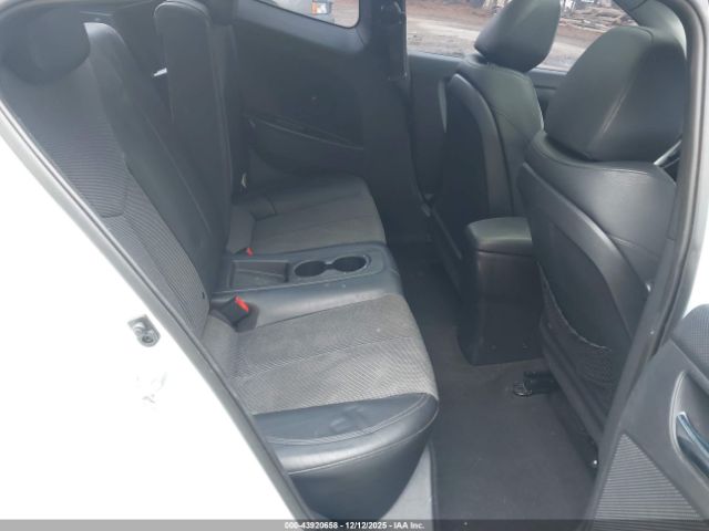 Hyundai VELOSTER Image 10