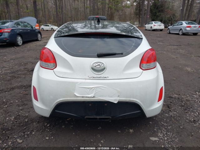 Hyundai VELOSTER Image 2