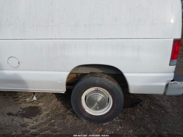 Ford E-250 Image 6