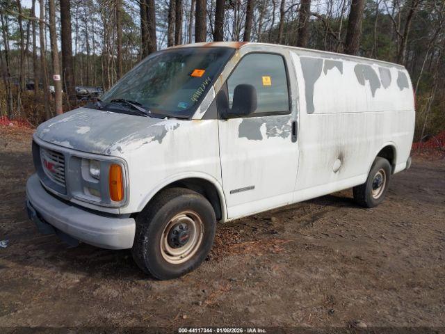 GMC Savana Standard Image 2