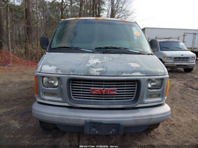GMC Savana Standard Image 6