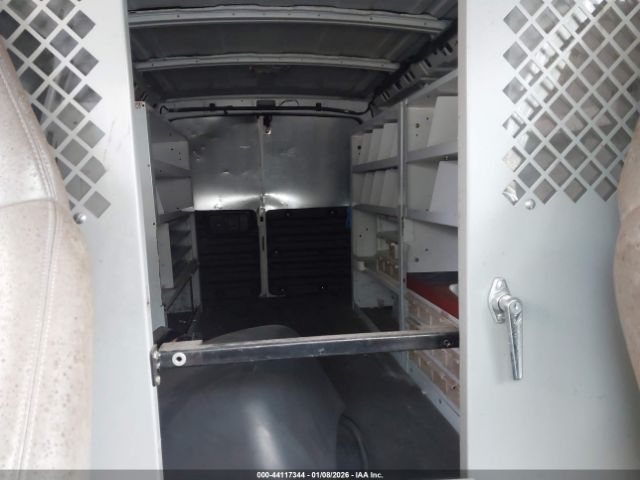 GMC Savana Standard Image 16