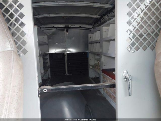 GMC Savana Standard Image 16