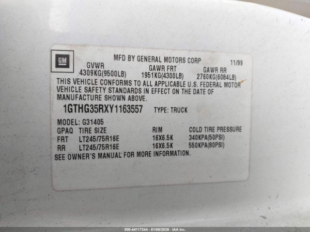 GMC Savana Standard Image 8