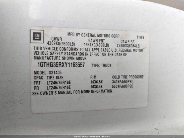 GMC Savana Standard Image 8