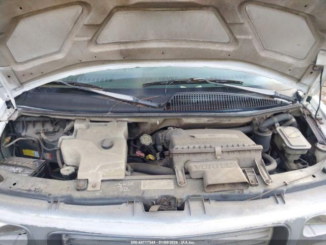 GMC Savana Standard Image 9