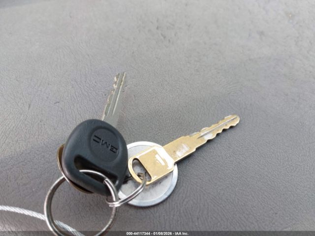 GMC Savana Standard Image 15