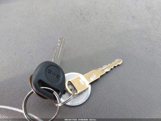 GMC Savana Standard Image 15